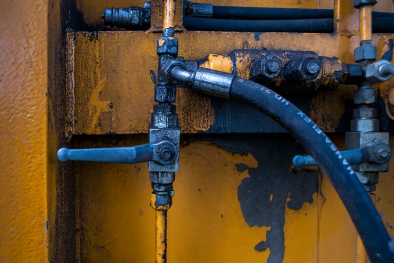 Naczynie przelewowe – kiedy należy je stosować w instalacjach hydraulicznych?